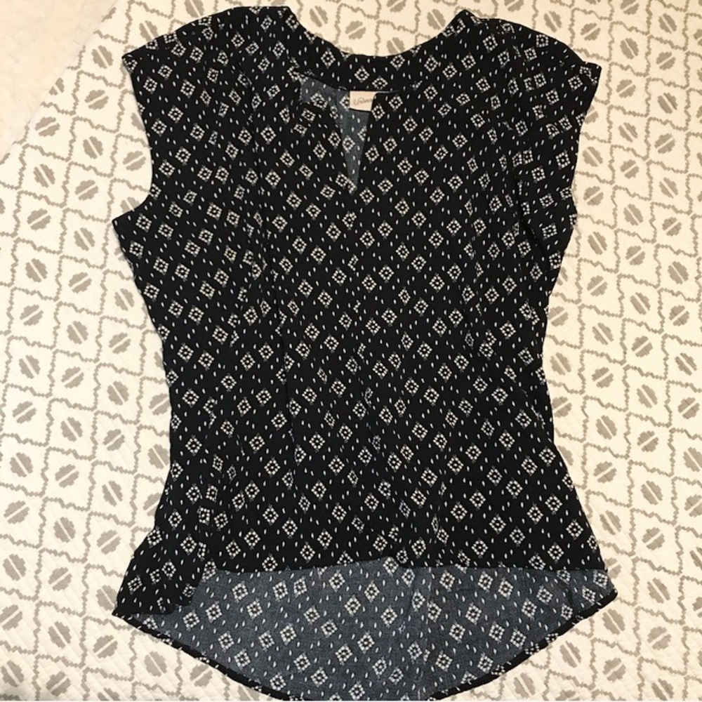 Universal Thread sleeveless high low top